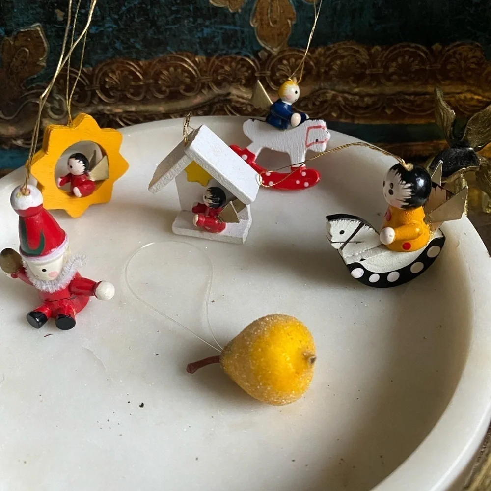 𝅺5 wooden painted Christmas tree ornaments and a pear